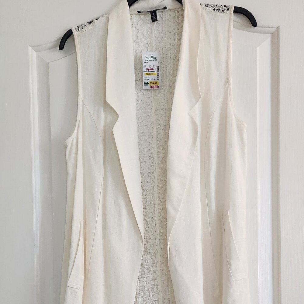 White linen tunic with pockets and lace back